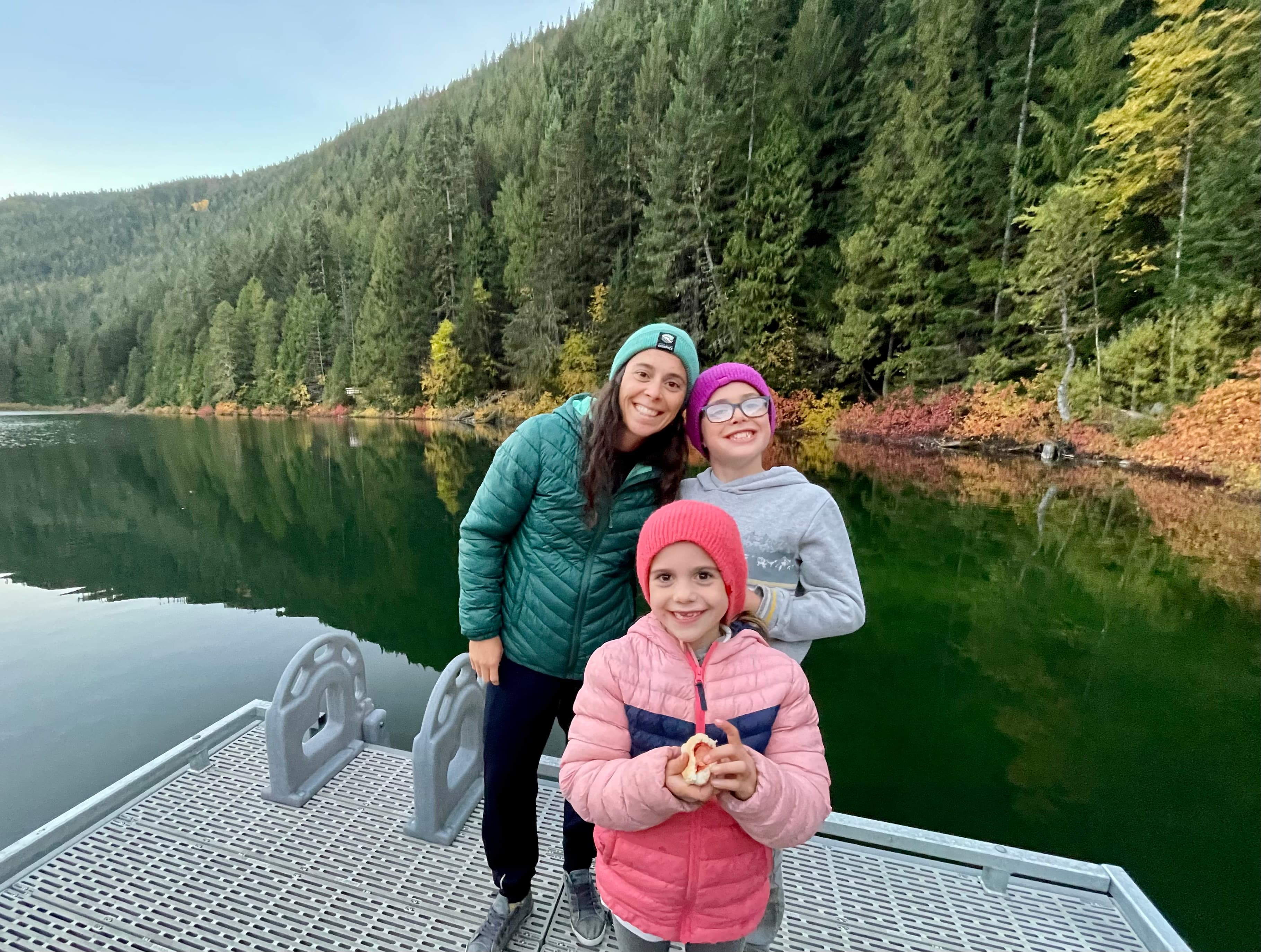 Amelie and her kids at a mountain lake